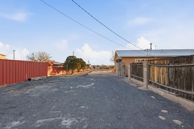 930 Martha Jean Road, Belen, NM 87002