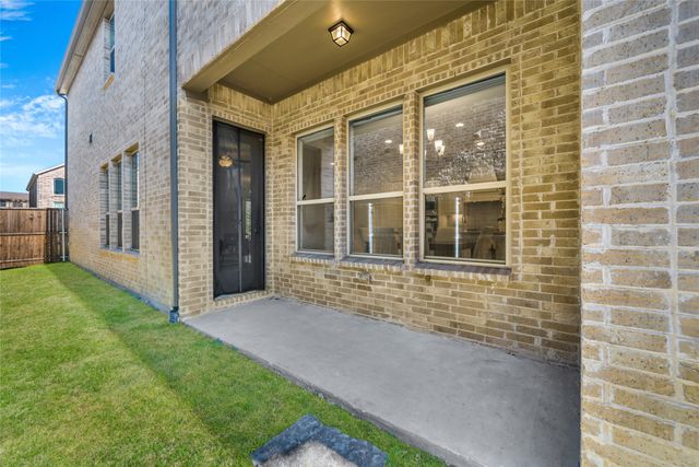 166 Mccartt Drive, Lewisville, TX 75067