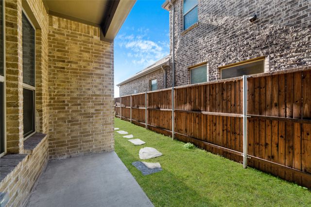 166 Mccartt Drive, Lewisville, TX 75067