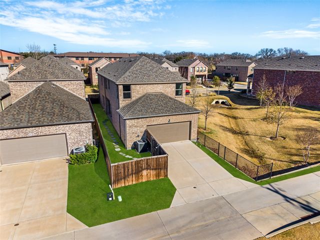 166 Mccartt Drive, Lewisville, TX 75067