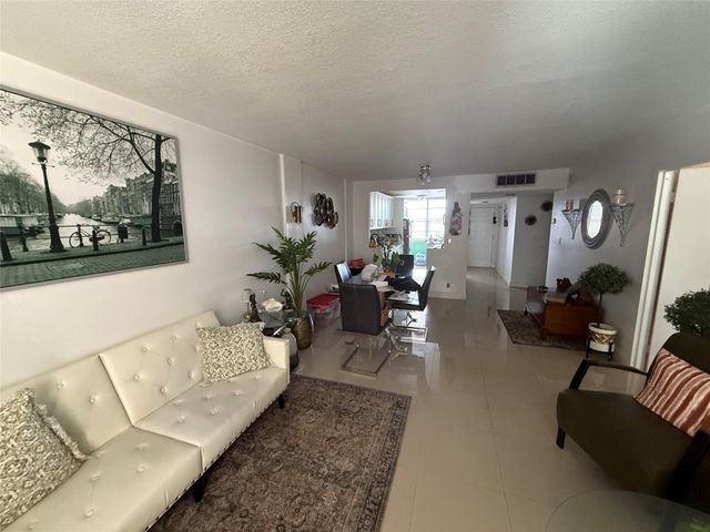 2601 NW 48th Ter 344, Lauderdale Lakes, FL 33313