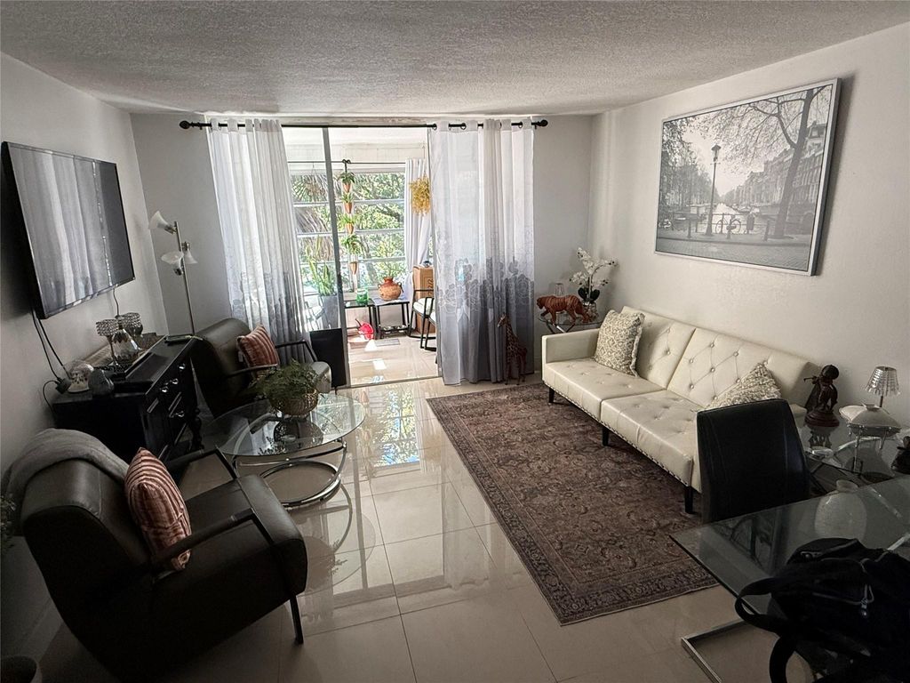 2601 NW 48th Ter 344, Lauderdale Lakes, FL 33313