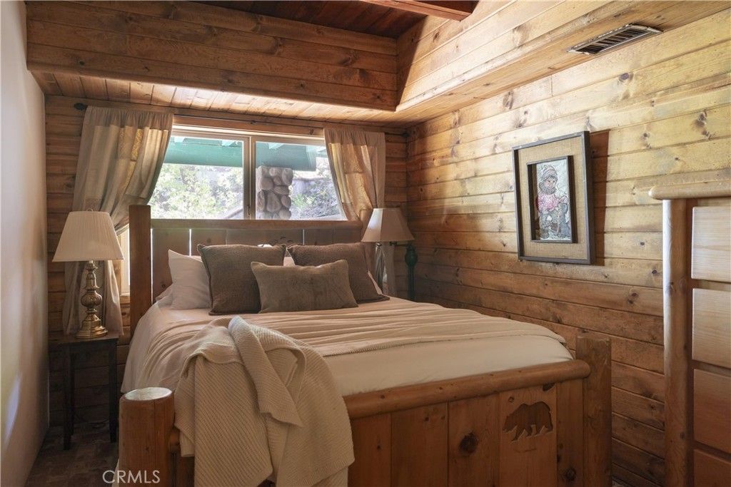 Image 17 of property listing at 27710 West Shore Road, Lake Arrowhead, CA 92352