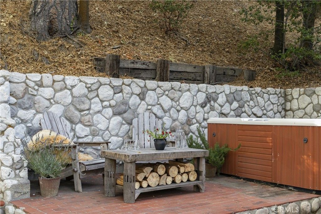 Image 19 of property listing at 27710 West Shore Road, Lake Arrowhead, CA 92352