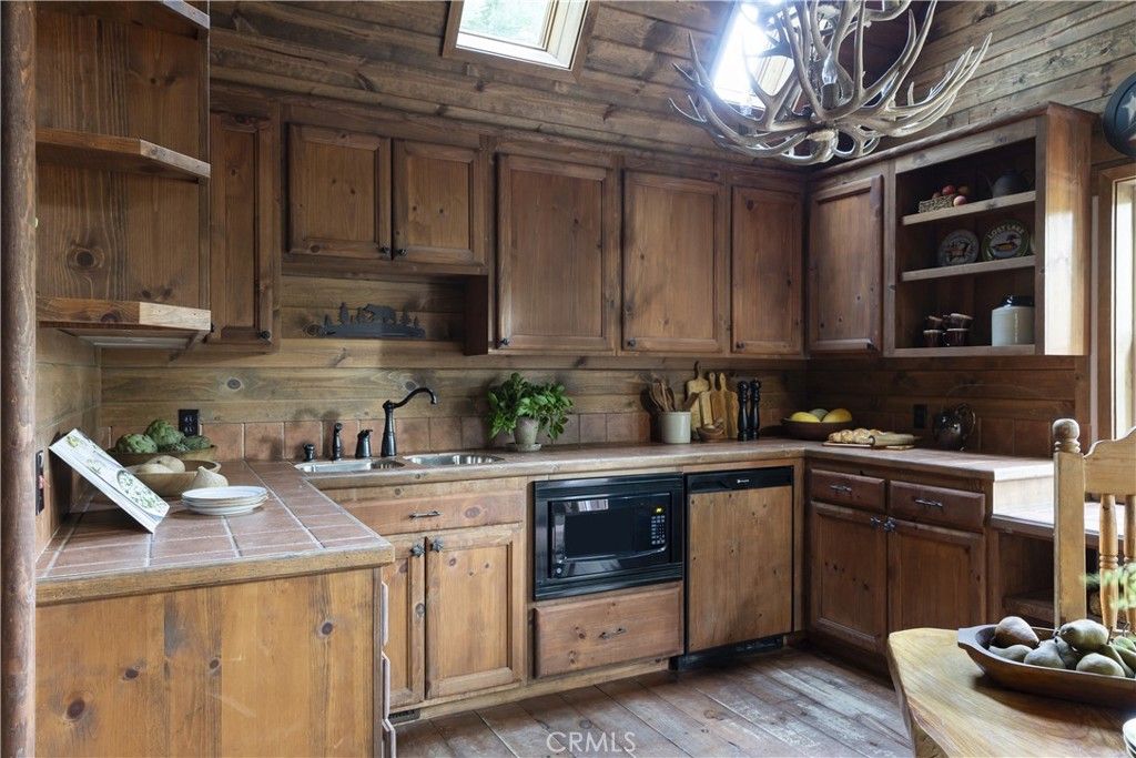 Image 27 of property listing at 27710 West Shore Road, Lake Arrowhead, CA 92352