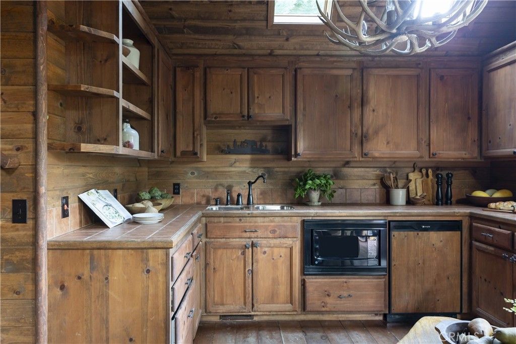 Image 28 of property listing at 27710 West Shore Road, Lake Arrowhead, CA 92352