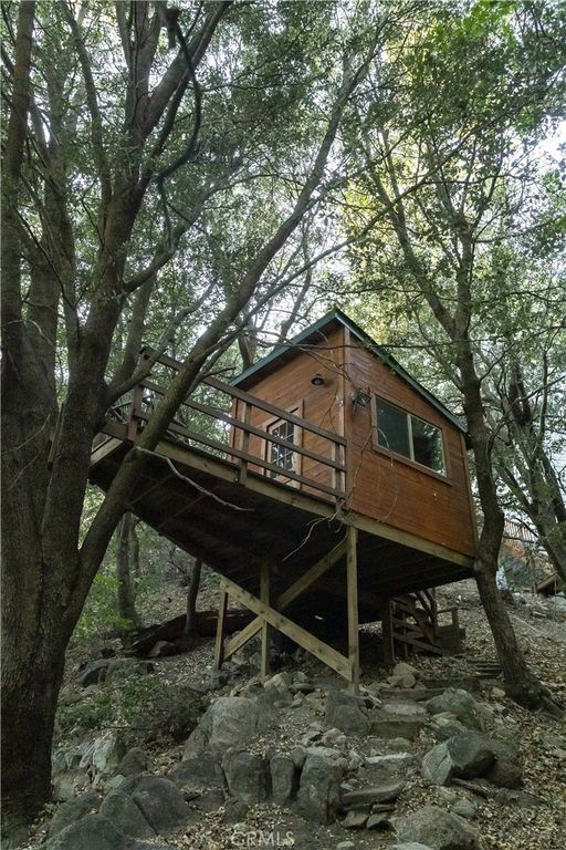 Image 35 of property listing at 27710 West Shore Road, Lake Arrowhead, CA 92352