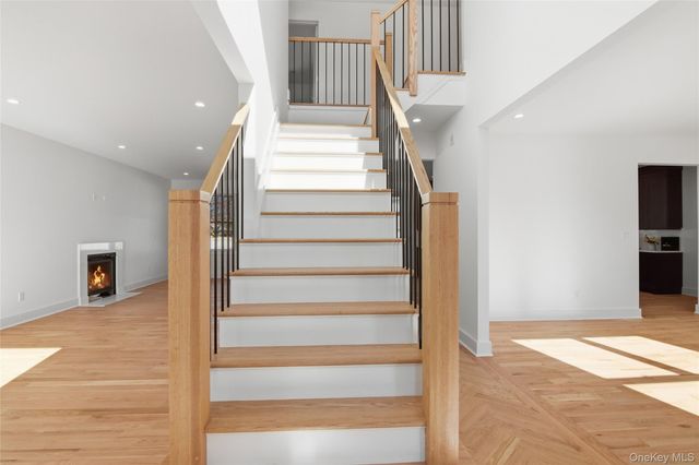 16 Otsego Place, Jericho, NY 11753