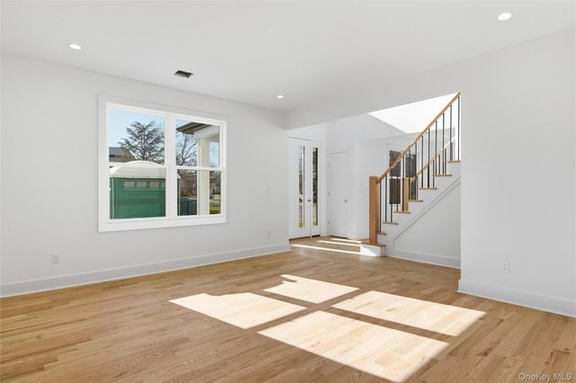 16 Otsego Place, Jericho, NY 11753