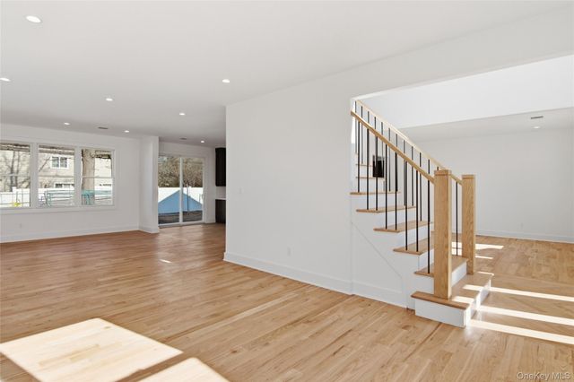 16 Otsego Place, Jericho, NY 11753