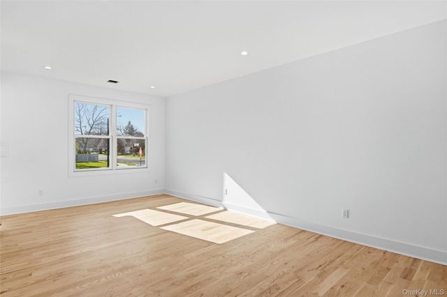16 Otsego Place, Jericho, NY 11753