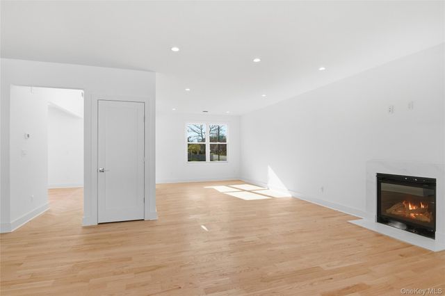 16 Otsego Place, Jericho, NY 11753