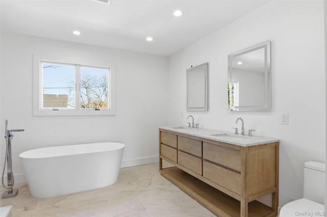 16 Otsego Place, Jericho, NY 11753
