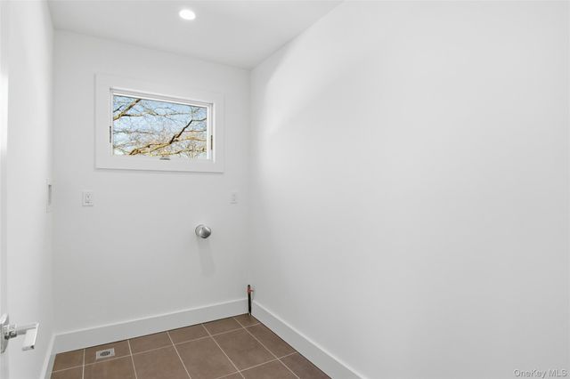 16 Otsego Place, Jericho, NY 11753