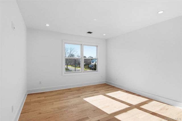 16 Otsego Place, Jericho, NY 11753
