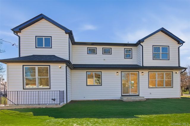 16 Otsego Place, Jericho, NY 11753