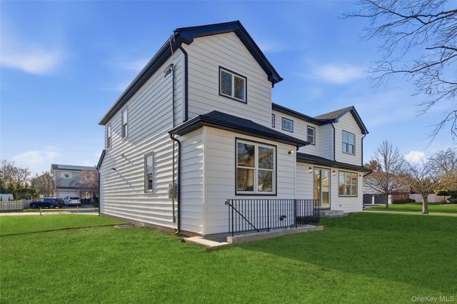 16 Otsego Place, Jericho, NY 11753