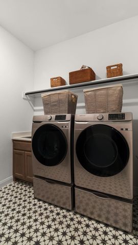 734 Bridge Water LOOP, Dripping Springs, TX 78620