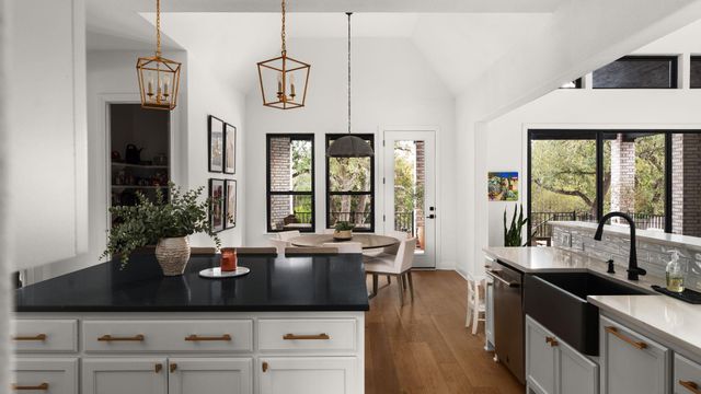 734 Bridge Water LOOP, Dripping Springs, TX 78620