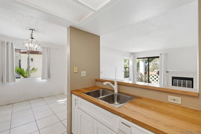 9454 Twin Trails Dr 103, San Diego, CA 92129