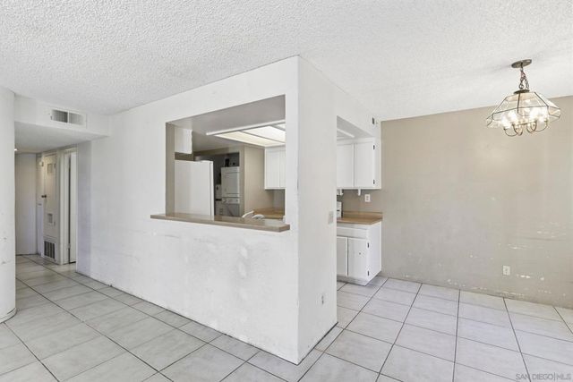 9454 Twin Trails Dr 103, San Diego, CA 92129