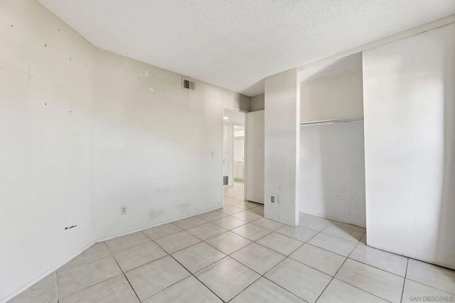 9454 Twin Trails Dr 103, San Diego, CA 92129