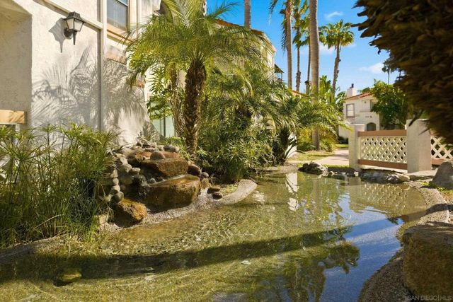 9454 Twin Trails Dr 103, San Diego, CA 92129