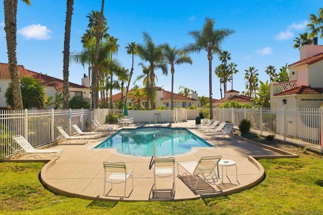 9454 Twin Trails Dr 103, San Diego, CA 92129