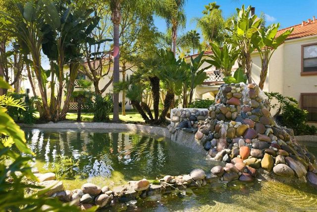 9454 Twin Trails Dr 103, San Diego, CA 92129