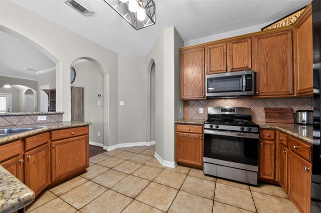 606 27th Avenue N, Texas City, TX 77590