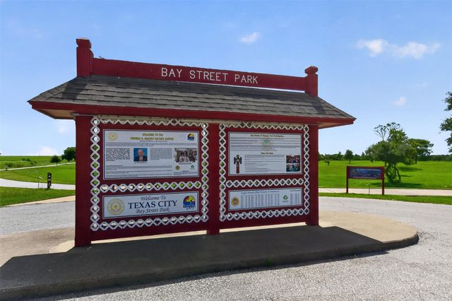 606 27th Avenue N, Texas City, TX 77590