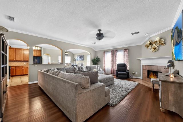 606 27th Avenue N, Texas City, TX 77590