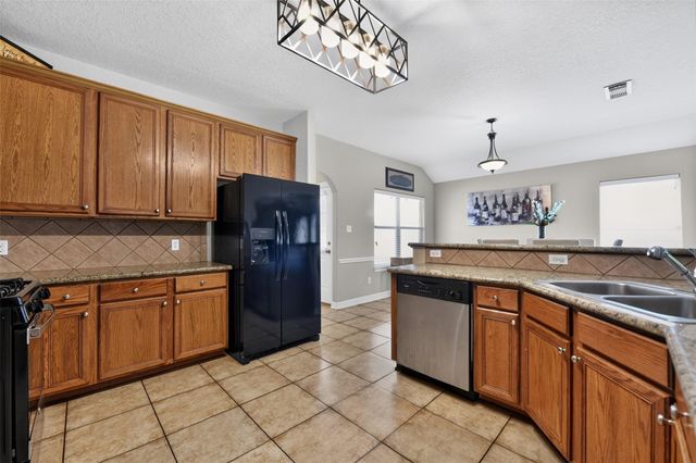 606 27th Avenue N, Texas City, TX 77590