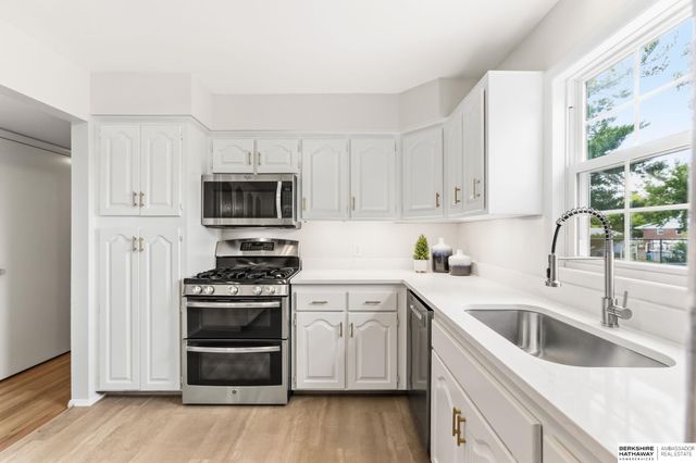 3105 N 97 Street, Omaha, NE 68134