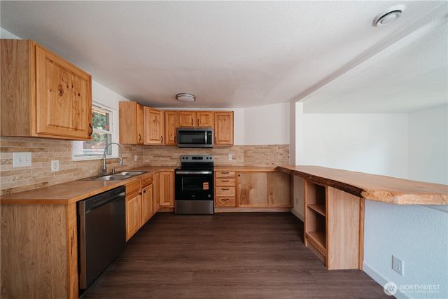 24251 26th Place S, Des Moines, WA 98198