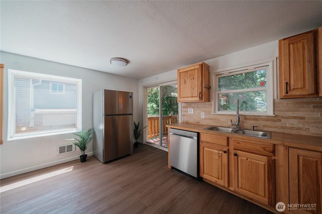 24251 26th Place S, Des Moines, WA 98198