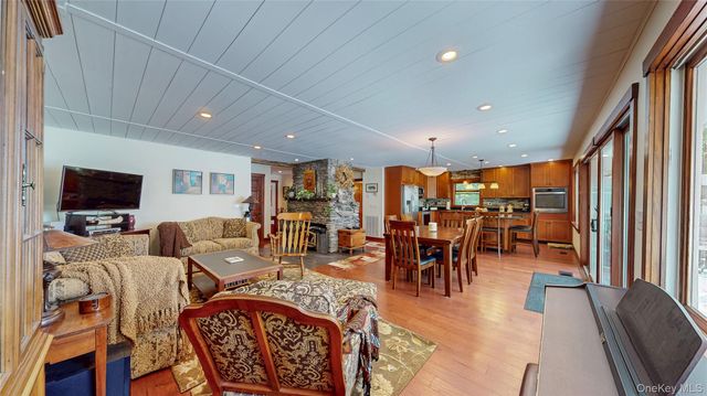 20 Sunset Point, Wurtsboro, NY 12790