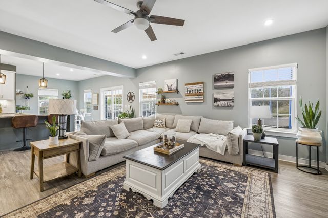 3037 Persimmon St, Columbia, TN 38401