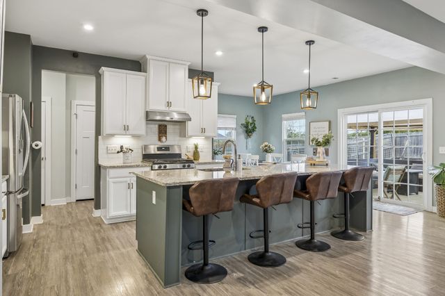 3037 Persimmon St, Columbia, TN 38401