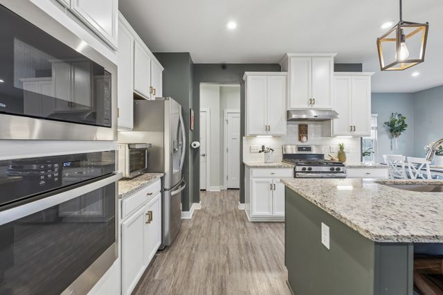 3037 Persimmon St, Columbia, TN 38401