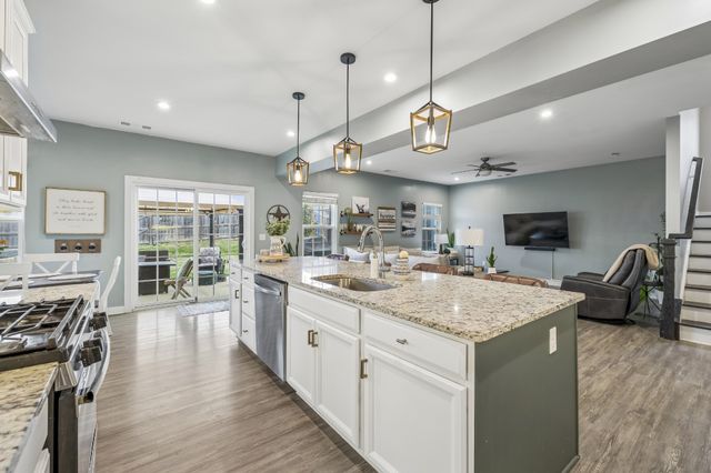 3037 Persimmon St, Columbia, TN 38401