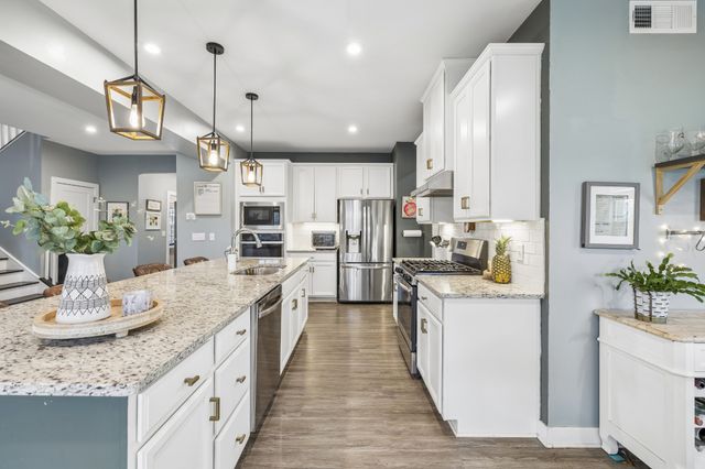 3037 Persimmon St, Columbia, TN 38401