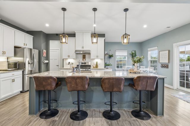 3037 Persimmon St, Columbia, TN 38401