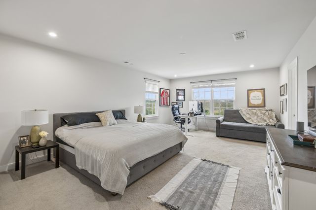 3037 Persimmon St, Columbia, TN 38401