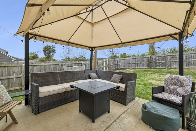 3037 Persimmon St, Columbia, TN 38401