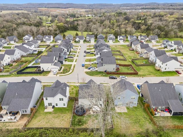 3037 Persimmon St, Columbia, TN 38401