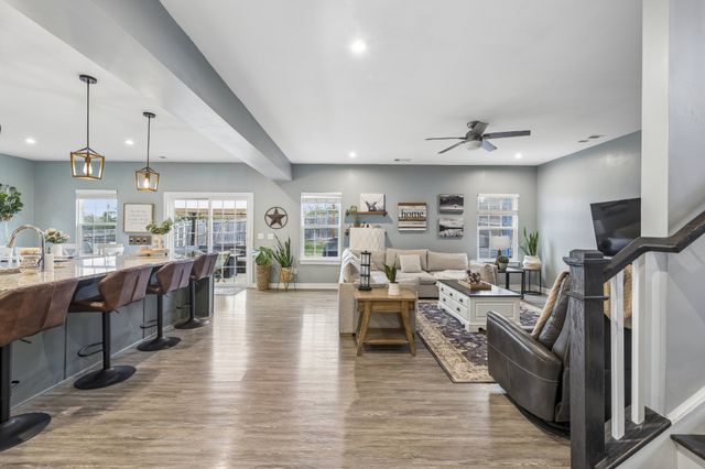 3037 Persimmon St, Columbia, TN 38401