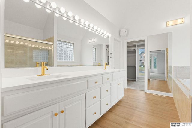 1226 Cork Drive, Papillion, NE 68046