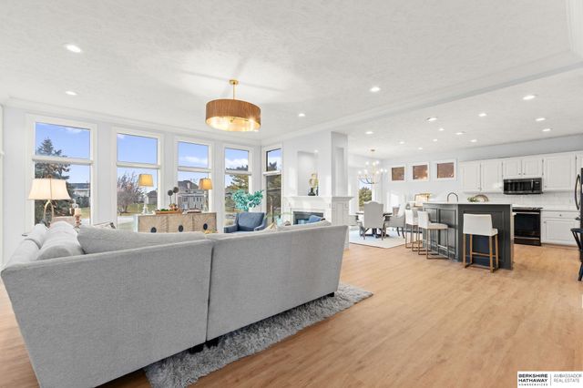 1226 Cork Drive, Papillion, NE 68046