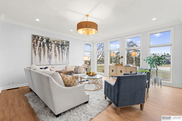 1226 Cork Drive, Papillion, NE 68046